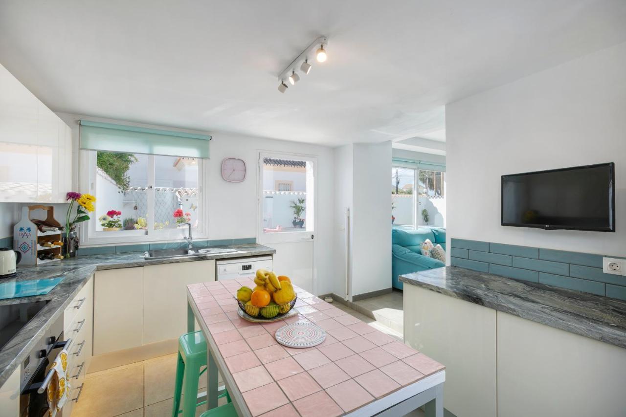 Vakantiehuis Spanish Style, Elegant 3 Bedroom - 5 Minutes From The Beach!