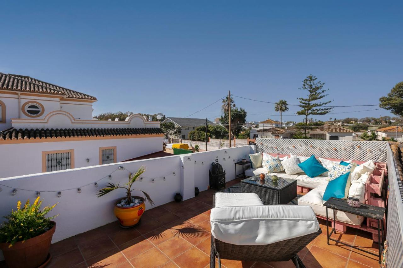 Spanish Style, Elegant 3 Bedroom - 5 Minutes From The Beach! Vakantiehuis