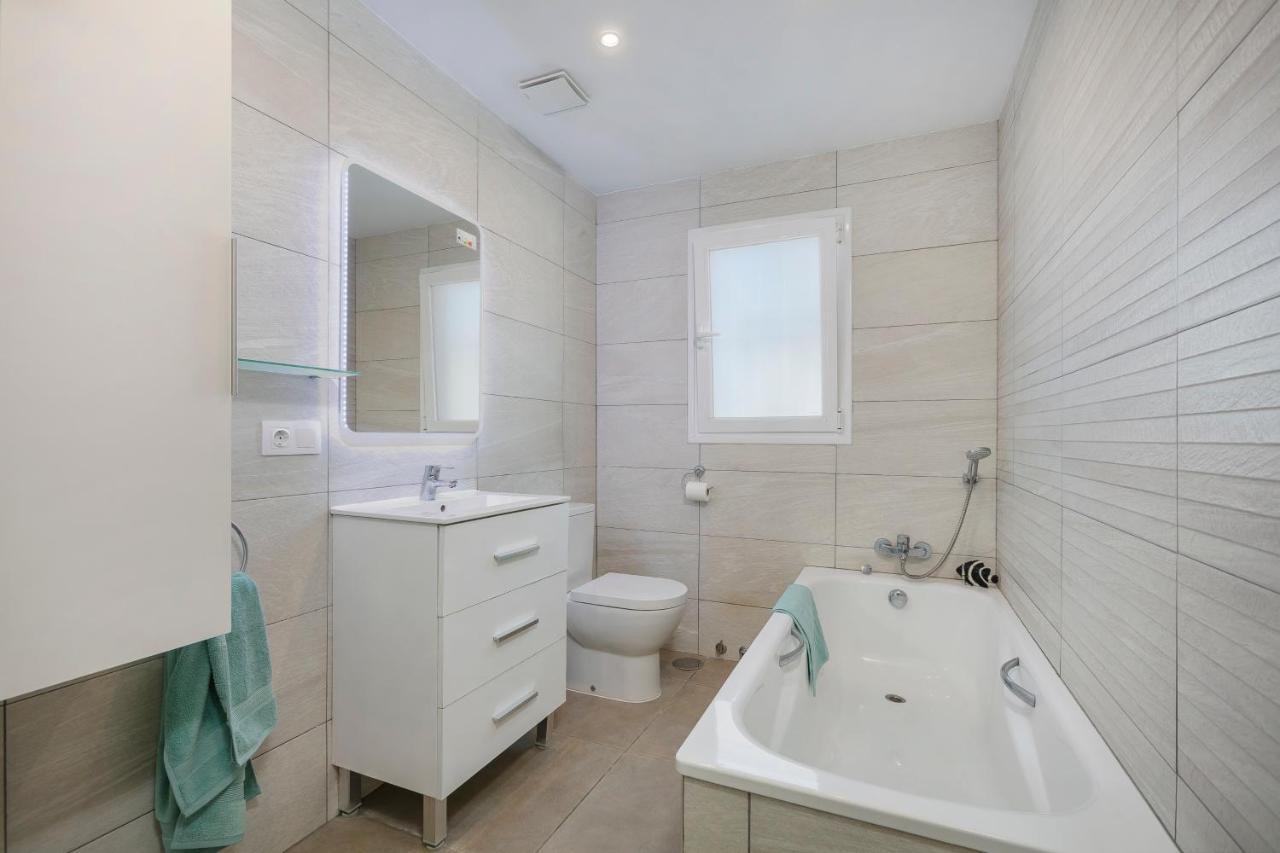Spanish Style, Elegant 3 Bedroom - 5 Minutes From The Beach! Vakantiehuis Marbella